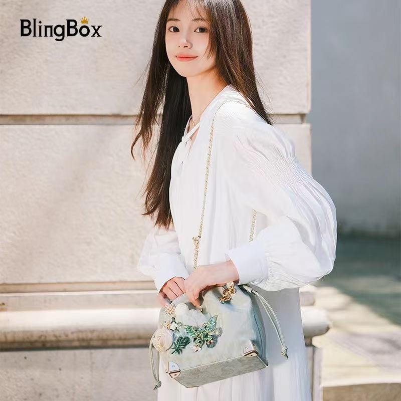 Mint in Memory designer original shoulder bag \ crossbody bag